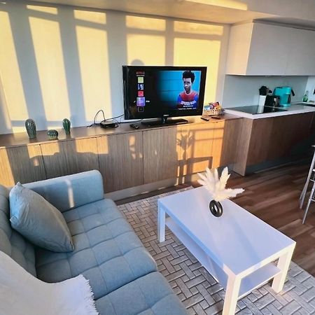 Cozy Condo In Downtown Toronto + Free Parking Exterior photo