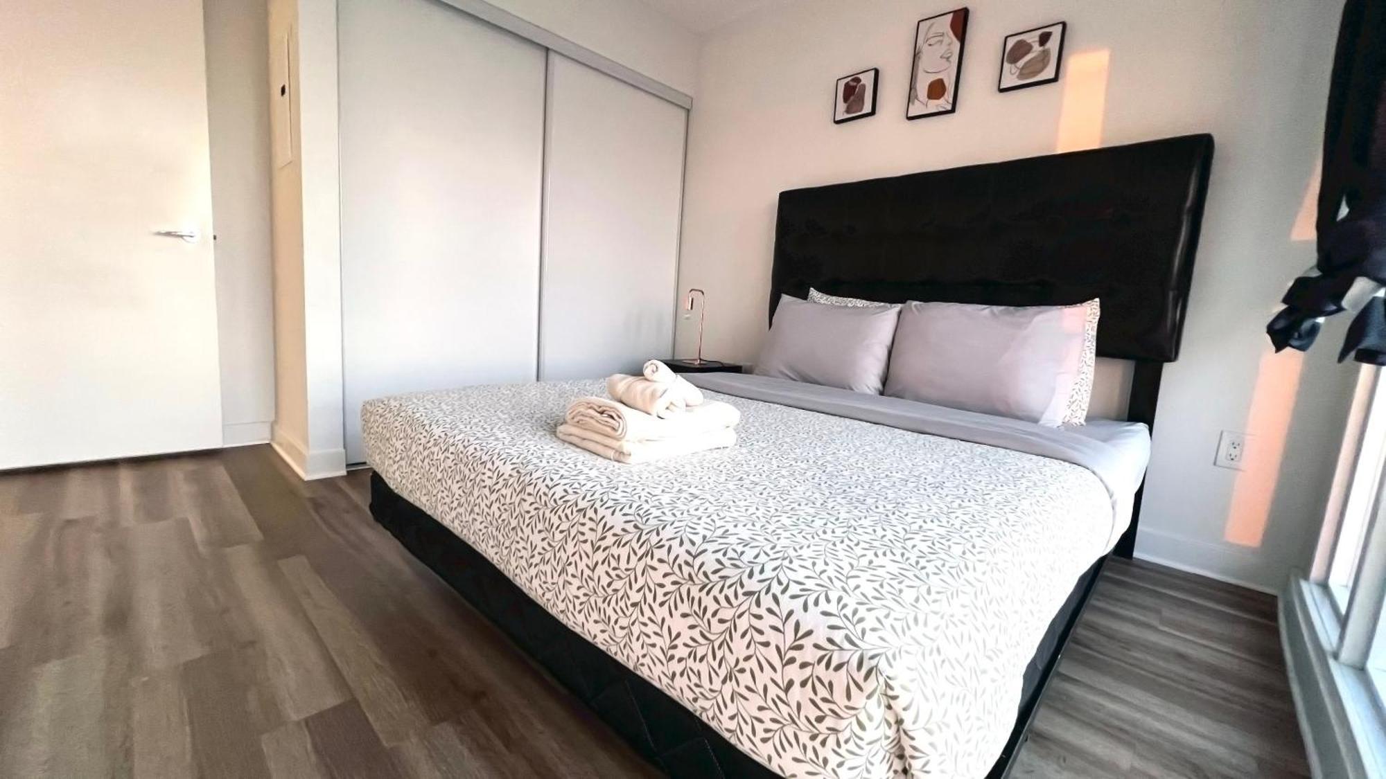 Cozy Condo In Downtown Toronto + Free Parking Exterior photo