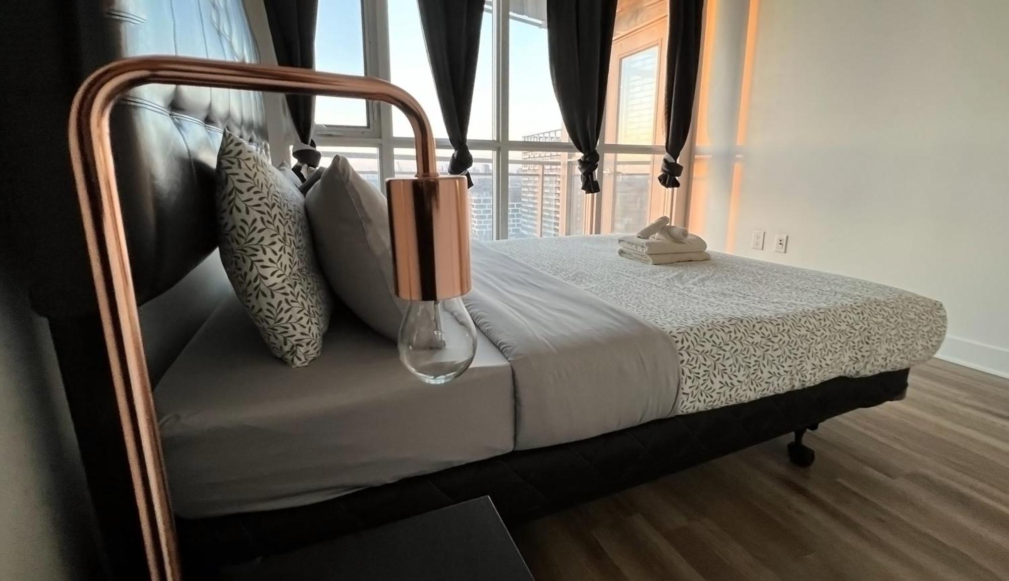 Cozy Condo In Downtown Toronto + Free Parking Exterior photo