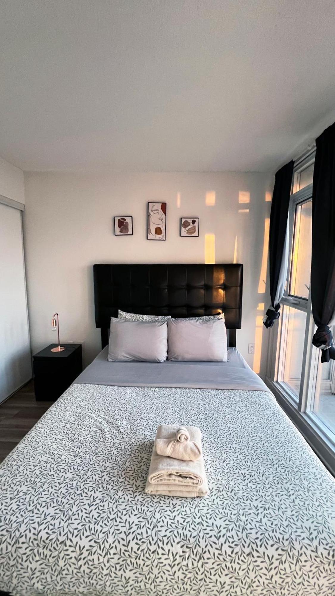 Cozy Condo In Downtown Toronto + Free Parking Exterior photo